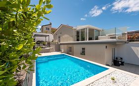 Villa Aurora
